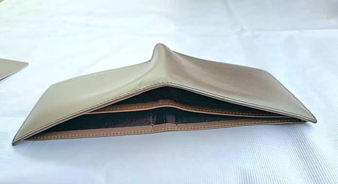 Nigodih Bi-fold Leather Wallet